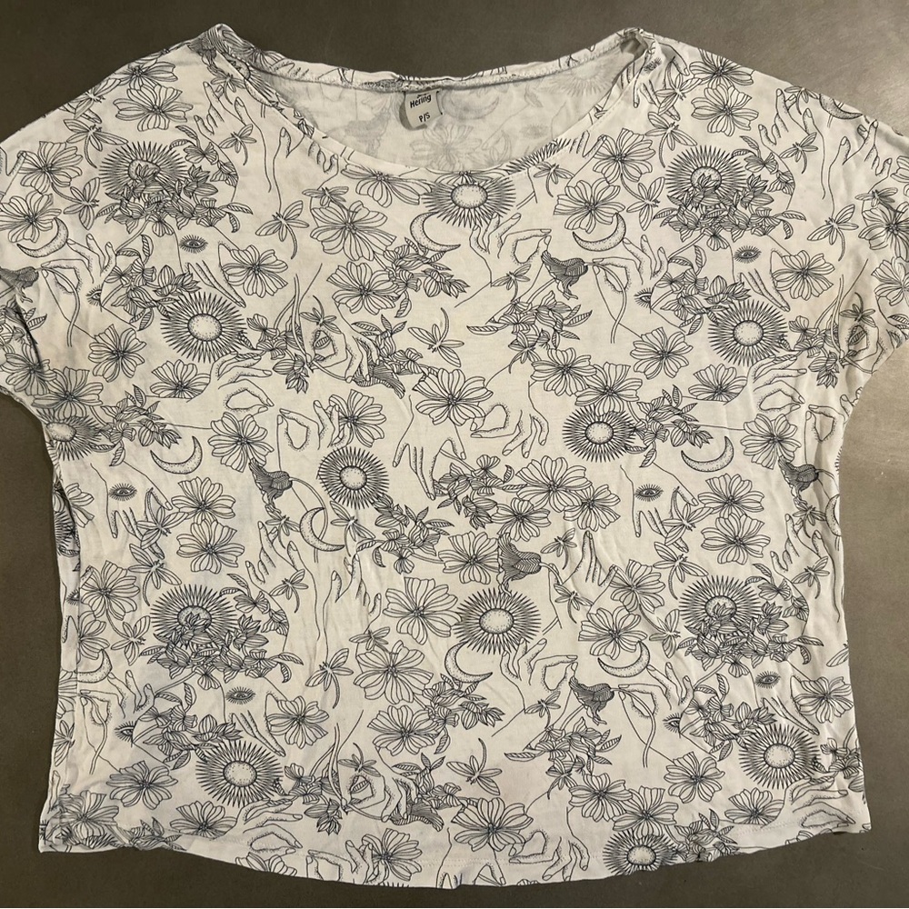 Ring Black and White Floral Women's Top